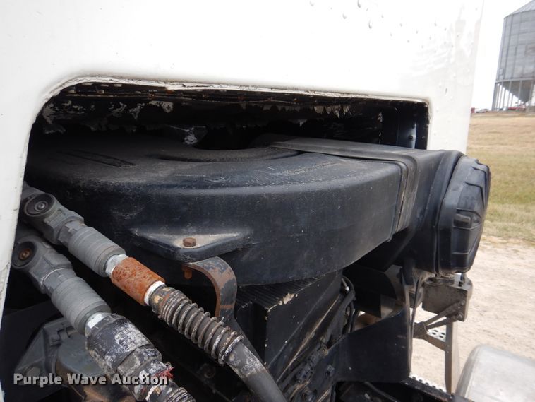 image for item DH8159 1995 Freightliner FLB  semi truck