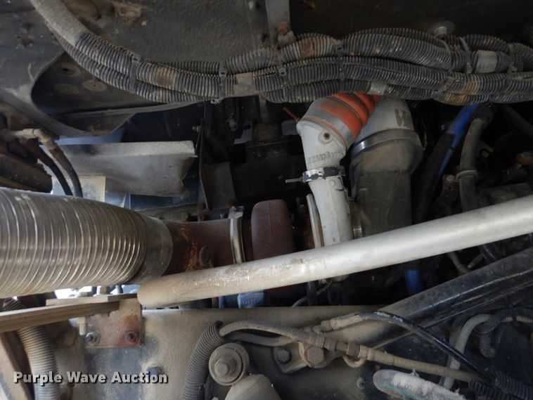 image for item DH8159 1995 Freightliner FLB  semi truck