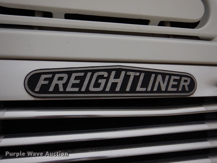 image for item DH8159 1995 Freightliner FLB  semi truck