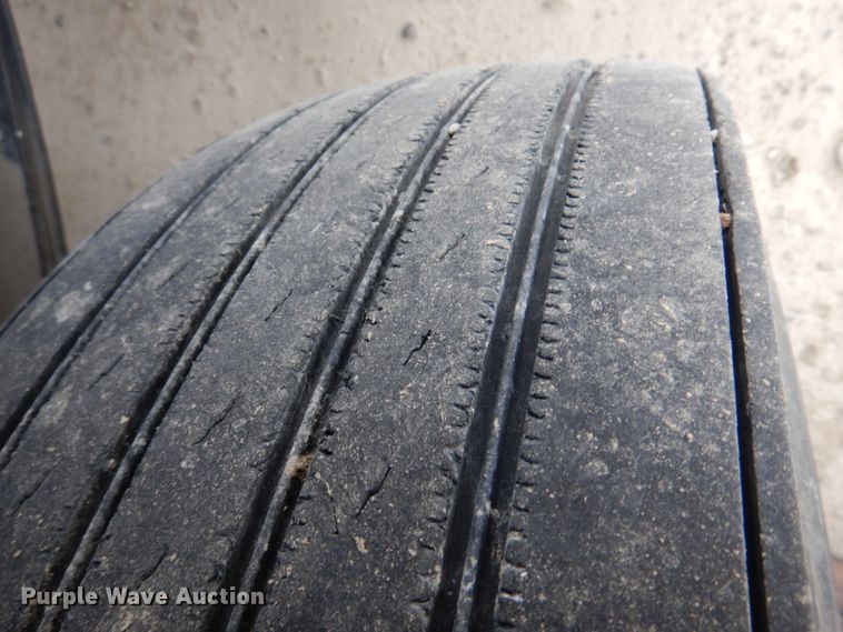 image for item DH8159 1995 Freightliner FLB  semi truck