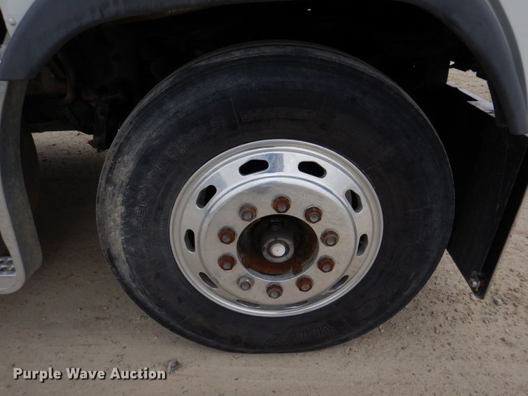 image for item DH8159 1995 Freightliner FLB  semi truck