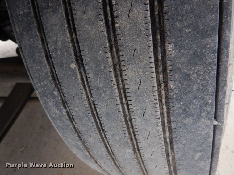 image for item DH8159 1995 Freightliner FLB  semi truck