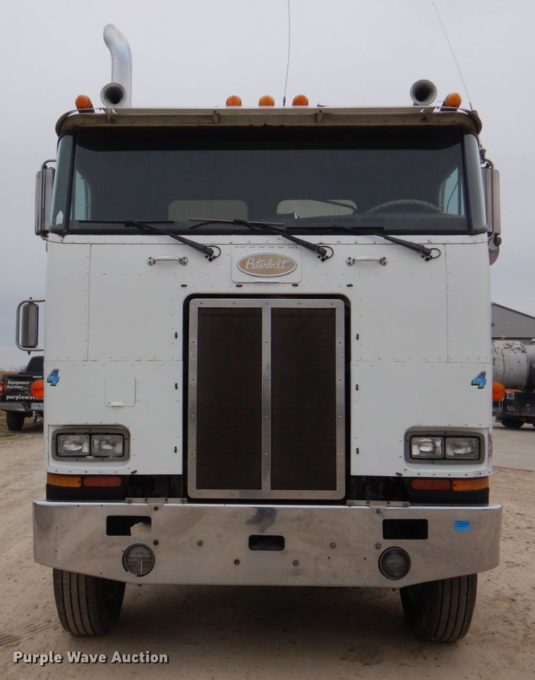 image for item DH8160 1982 Peterbilt 362  semi truck