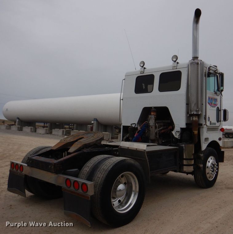 image for item DH8160 1982 Peterbilt 362  semi truck