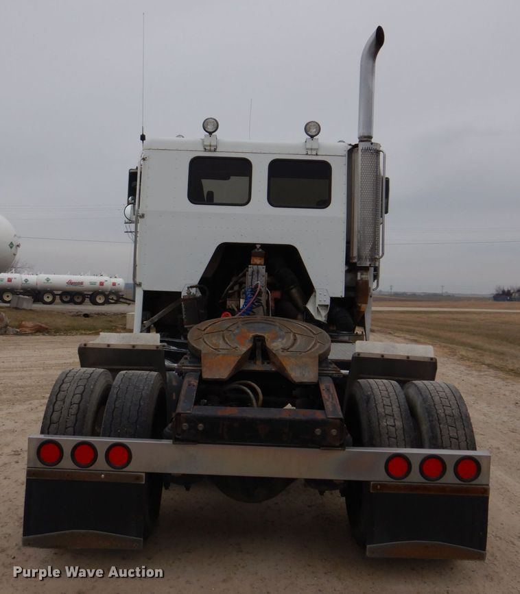 image for item DH8160 1982 Peterbilt 362  semi truck