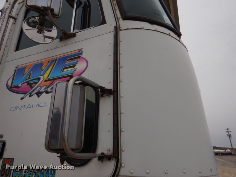 image for item DH8160 1982 Peterbilt 362  semi truck