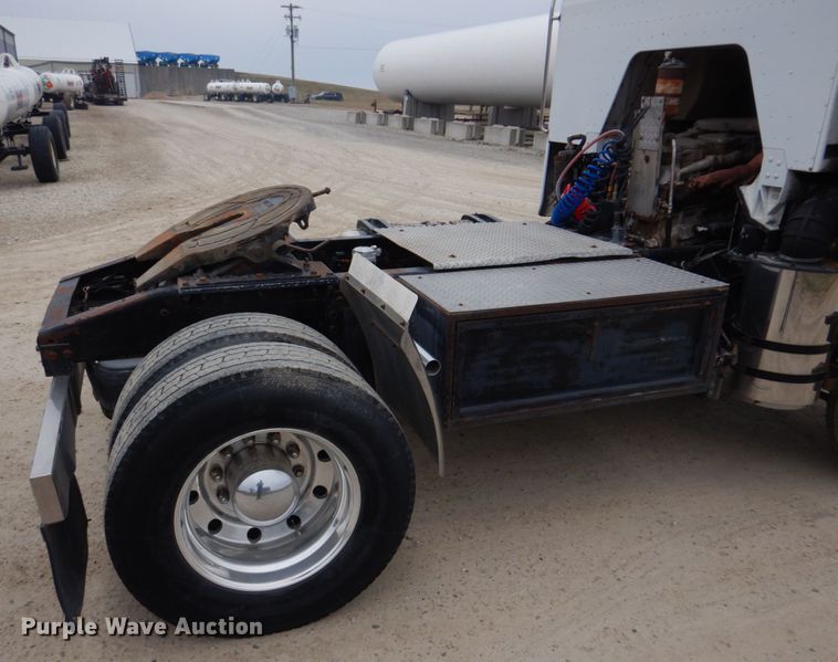 image for item DH8160 1982 Peterbilt 362  semi truck