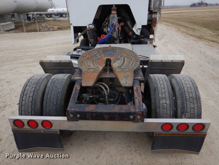 image for item DH8160 1982 Peterbilt 362  semi truck