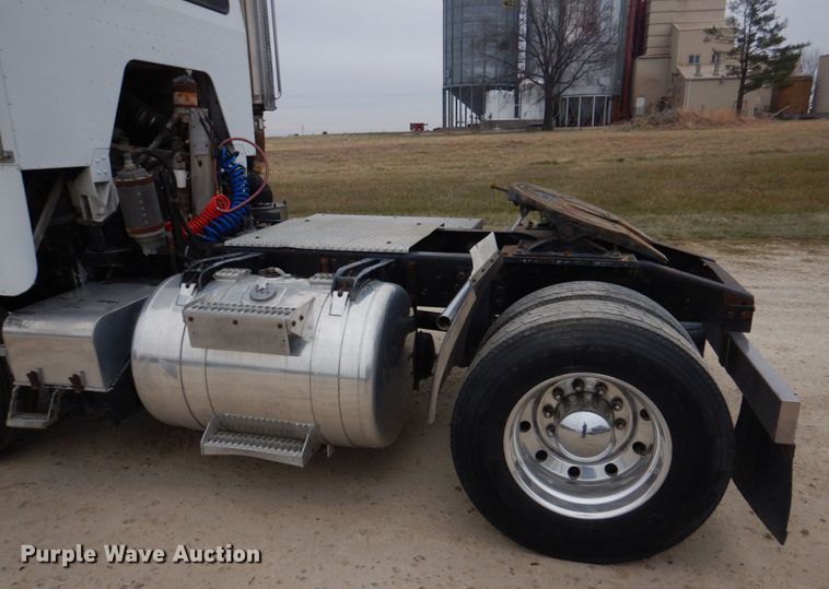 image for item DH8160 1982 Peterbilt 362  semi truck