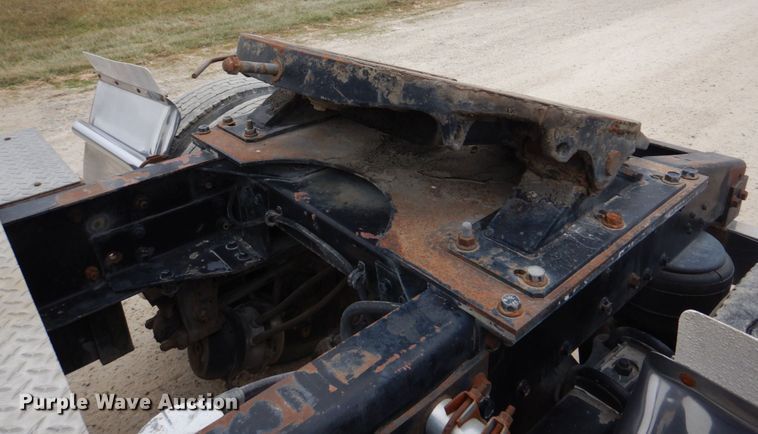 image for item DH8160 1982 Peterbilt 362  semi truck