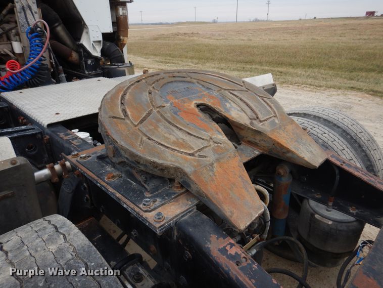 image for item DH8160 1982 Peterbilt 362  semi truck