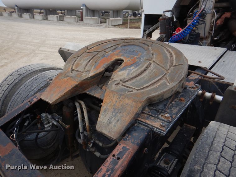 image for item DH8160 1982 Peterbilt 362  semi truck