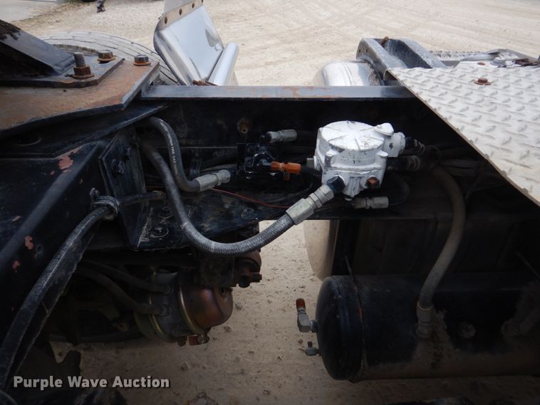 image for item DH8160 1982 Peterbilt 362  semi truck