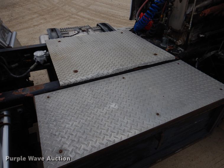 image for item DH8160 1982 Peterbilt 362  semi truck