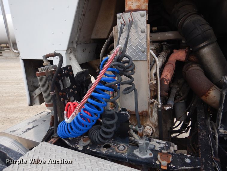 image for item DH8160 1982 Peterbilt 362  semi truck