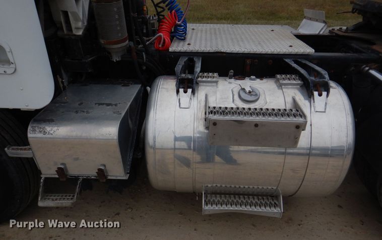 image for item DH8160 1982 Peterbilt 362  semi truck