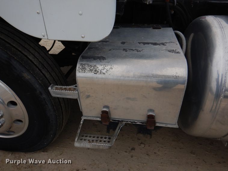 image for item DH8160 1982 Peterbilt 362  semi truck