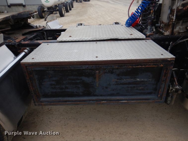 image for item DH8160 1982 Peterbilt 362  semi truck