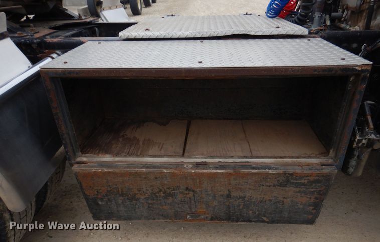 image for item DH8160 1982 Peterbilt 362  semi truck