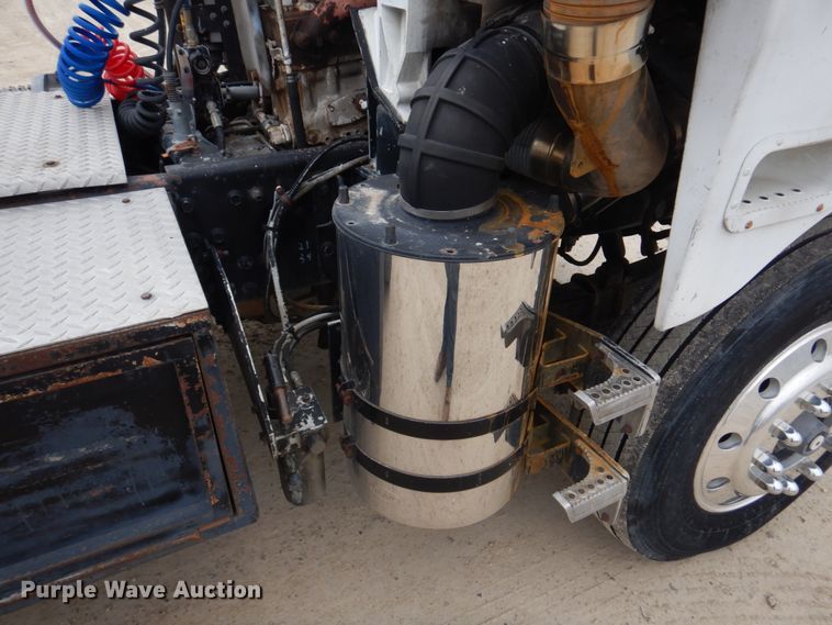 image for item DH8160 1982 Peterbilt 362  semi truck