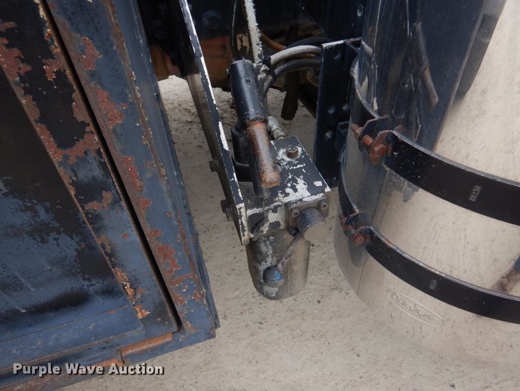 image for item DH8160 1982 Peterbilt 362  semi truck