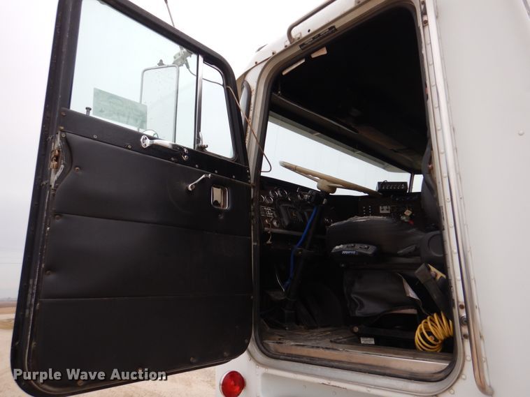 image for item DH8160 1982 Peterbilt 362  semi truck