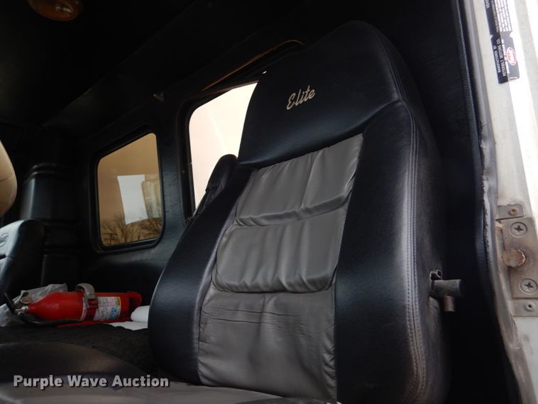 image for item DH8160 1982 Peterbilt 362  semi truck