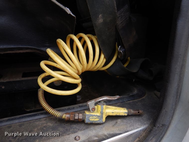 image for item DH8160 1982 Peterbilt 362  semi truck