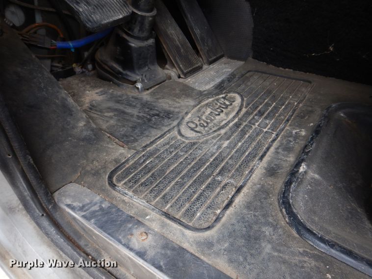 image for item DH8160 1982 Peterbilt 362  semi truck