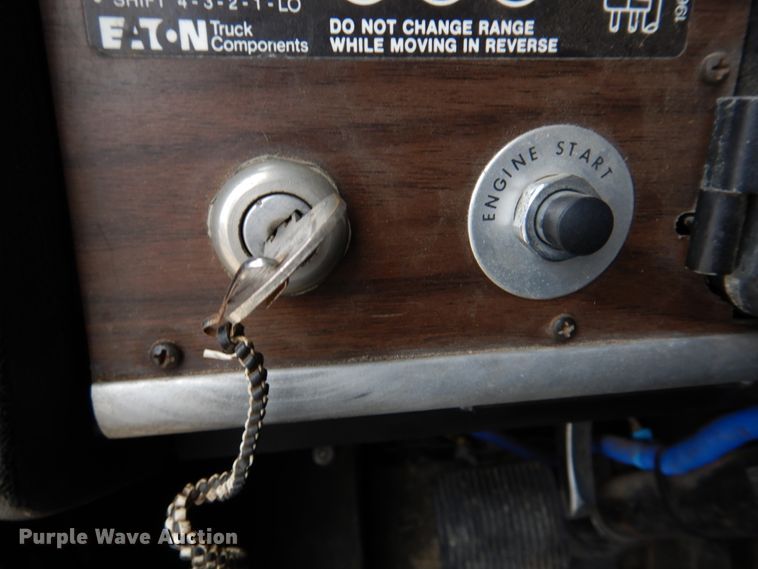 image for item DH8160 1982 Peterbilt 362  semi truck