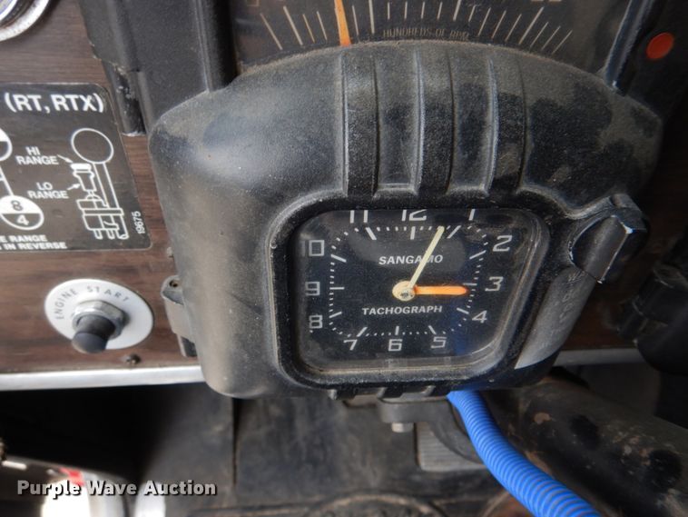 image for item DH8160 1982 Peterbilt 362  semi truck