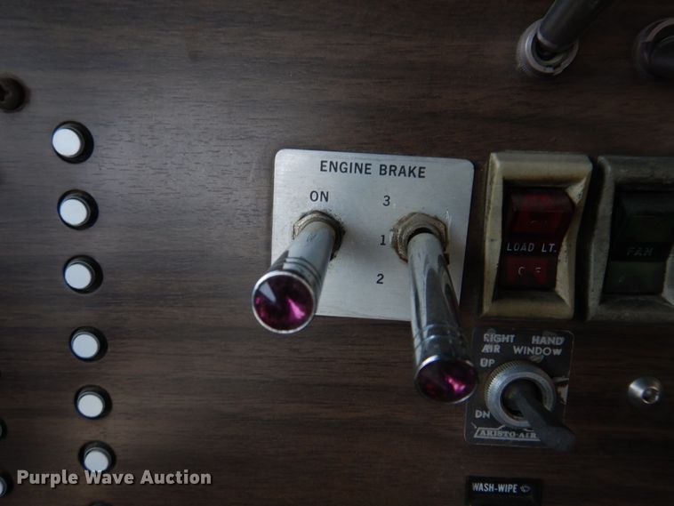 image for item DH8160 1982 Peterbilt 362  semi truck