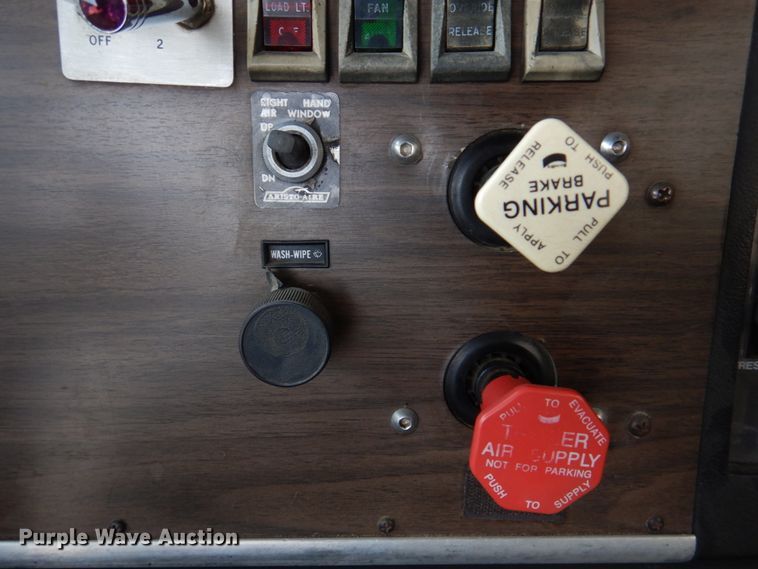 image for item DH8160 1982 Peterbilt 362  semi truck