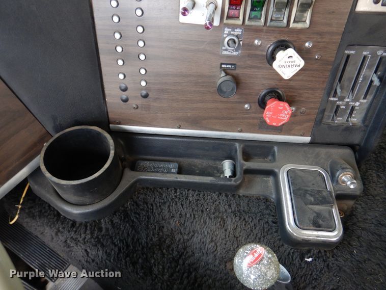 image for item DH8160 1982 Peterbilt 362  semi truck