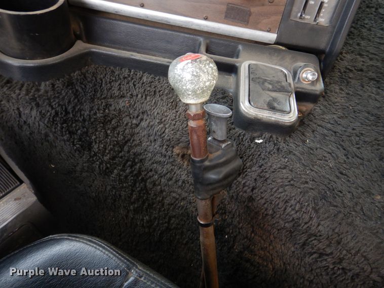 image for item DH8160 1982 Peterbilt 362  semi truck