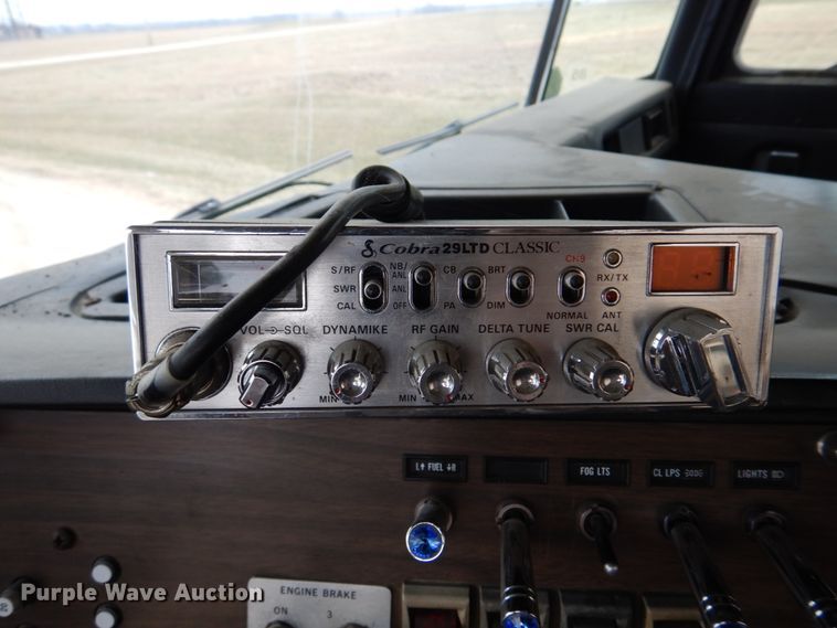 image for item DH8160 1982 Peterbilt 362  semi truck