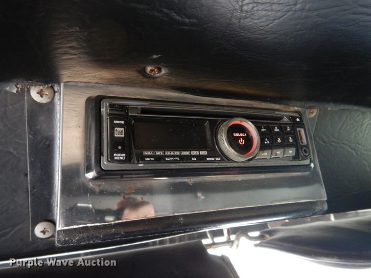 image for item DH8160 1982 Peterbilt 362  semi truck