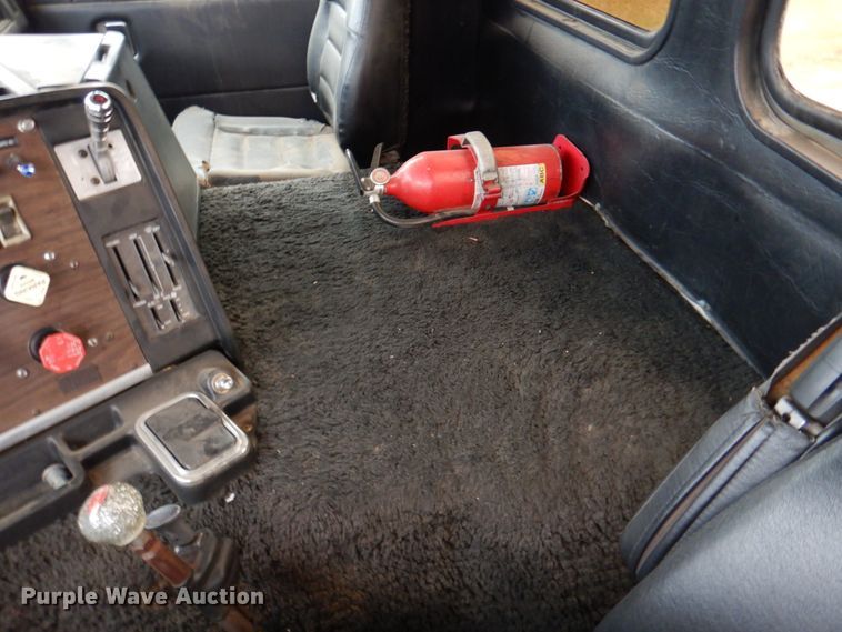 image for item DH8160 1982 Peterbilt 362  semi truck