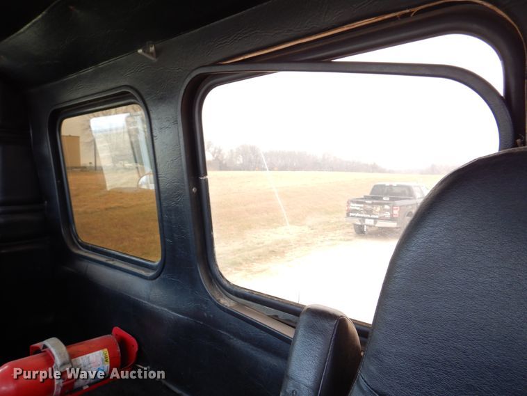 image for item DH8160 1982 Peterbilt 362  semi truck