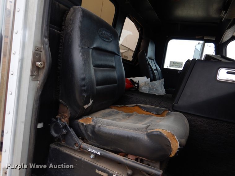 image for item DH8160 1982 Peterbilt 362  semi truck