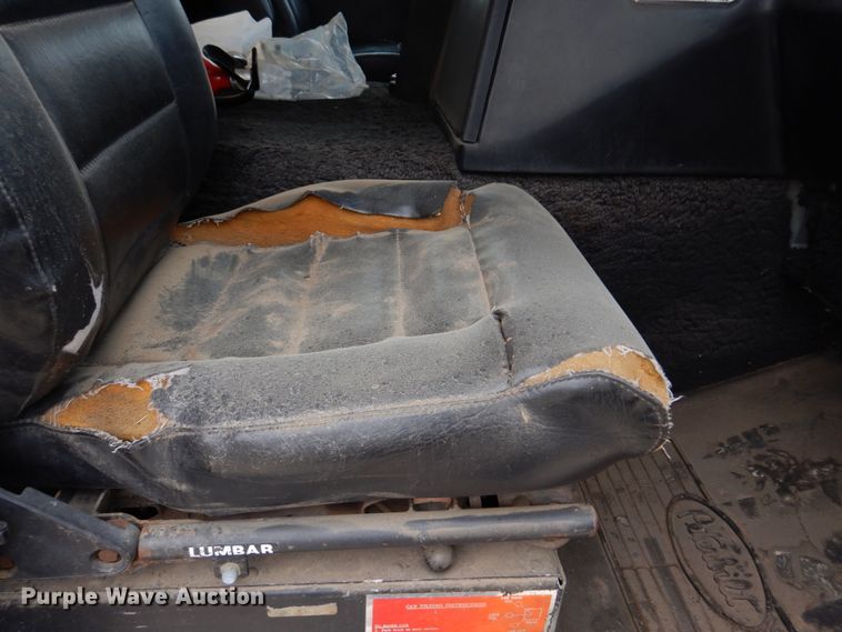 image for item DH8160 1982 Peterbilt 362  semi truck