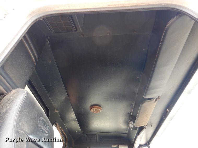 image for item DH8160 1982 Peterbilt 362  semi truck