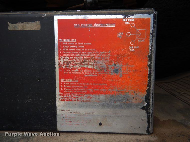 image for item DH8160 1982 Peterbilt 362  semi truck