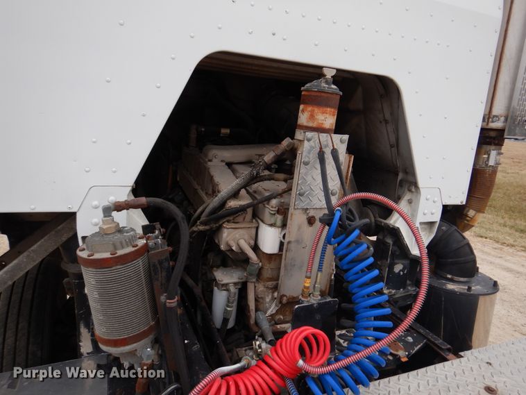 image for item DH8160 1982 Peterbilt 362  semi truck