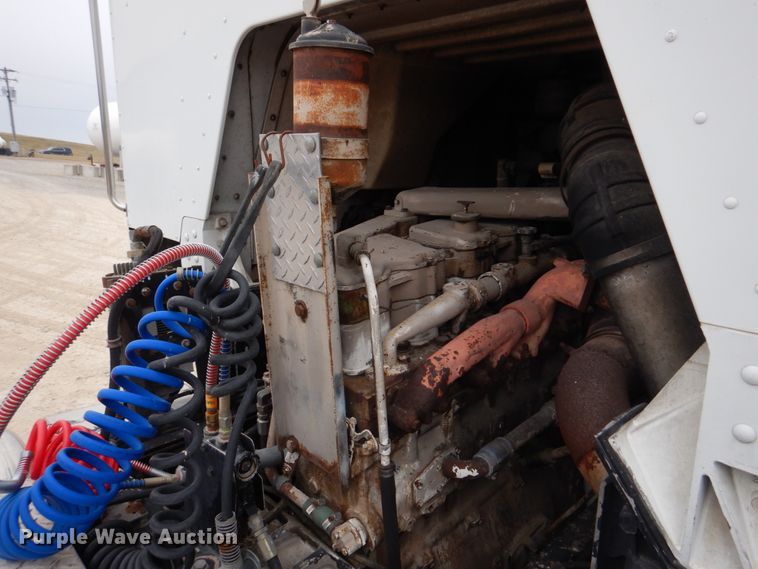 image for item DH8160 1982 Peterbilt 362  semi truck