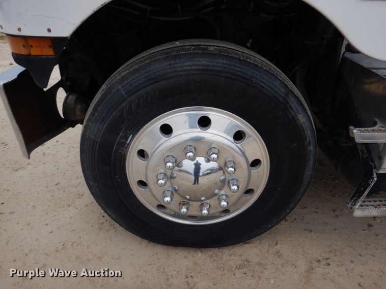 image for item DH8160 1982 Peterbilt 362  semi truck