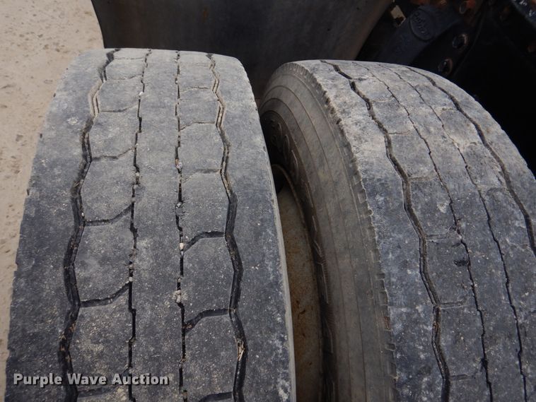 image for item DH8160 1982 Peterbilt 362  semi truck