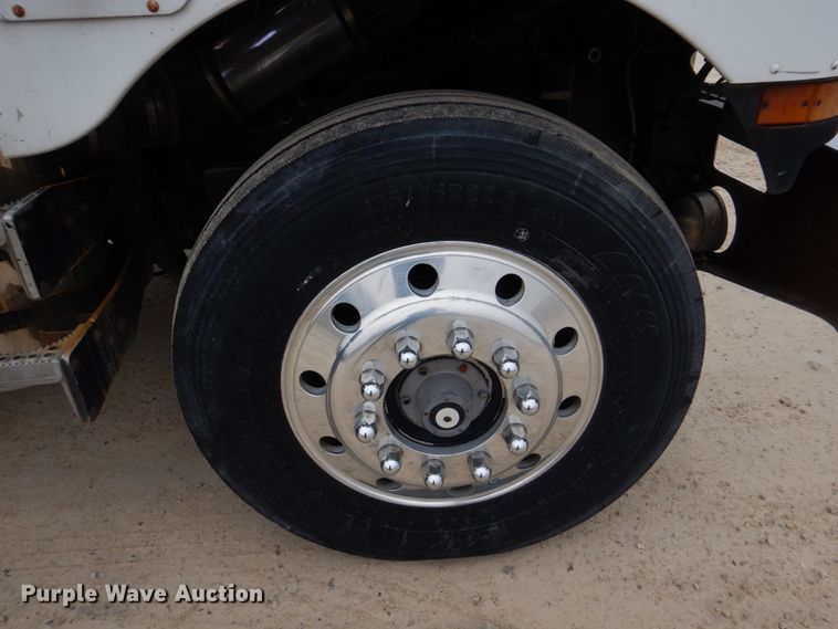 image for item DH8160 1982 Peterbilt 362  semi truck