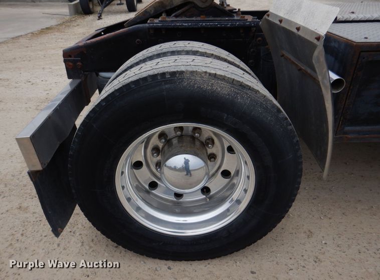 image for item DH8160 1982 Peterbilt 362  semi truck