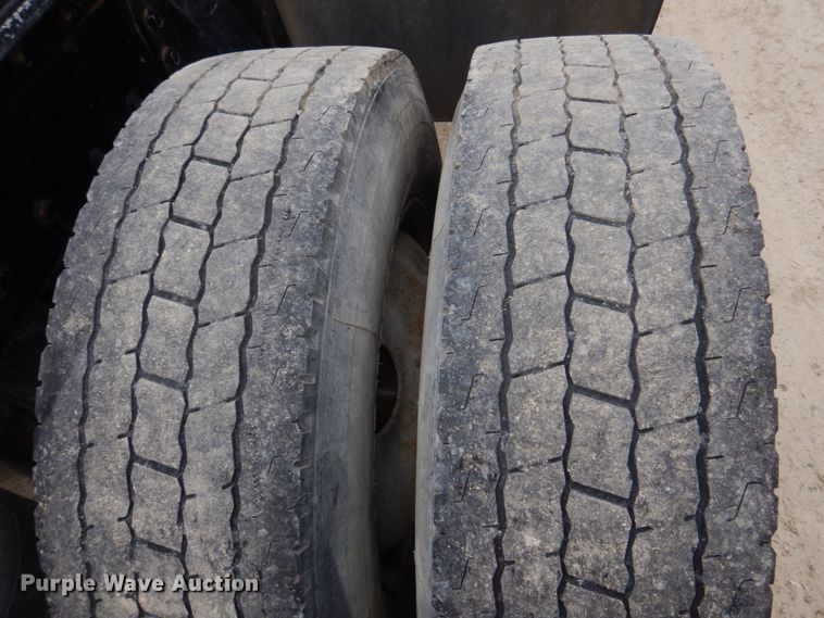 image for item DH8160 1982 Peterbilt 362  semi truck